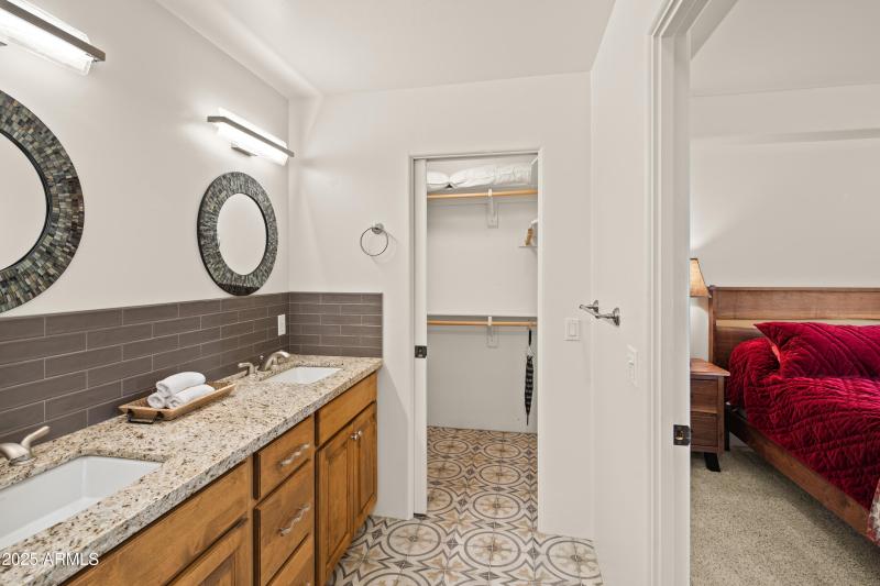 JL_520JordanRd-Unit2-interiors-Bedrooms-