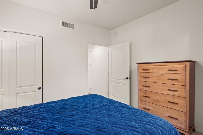 JL_520JordanRd-Unit2-interiors-Bedrooms-