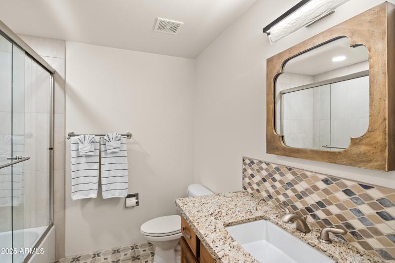 JL_520JordanRd-Unit2-interiors-Bedrooms-