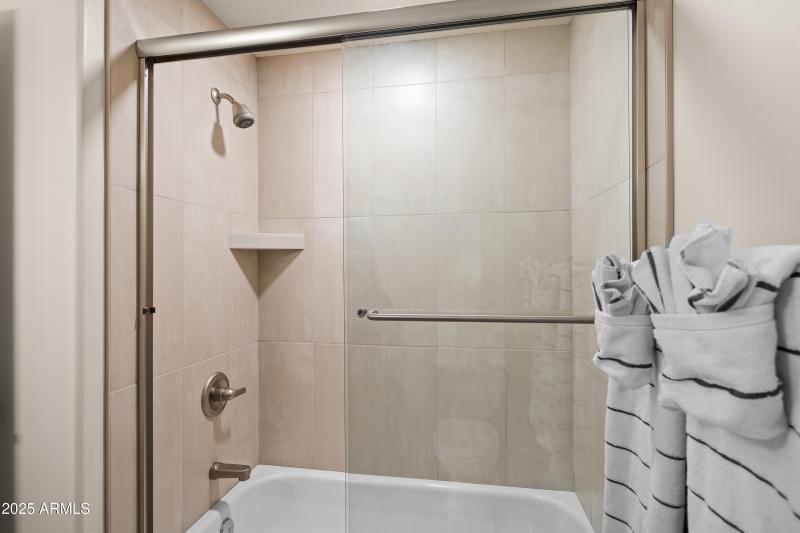 JL_520JordanRd-Unit2-interiors-Bedrooms-