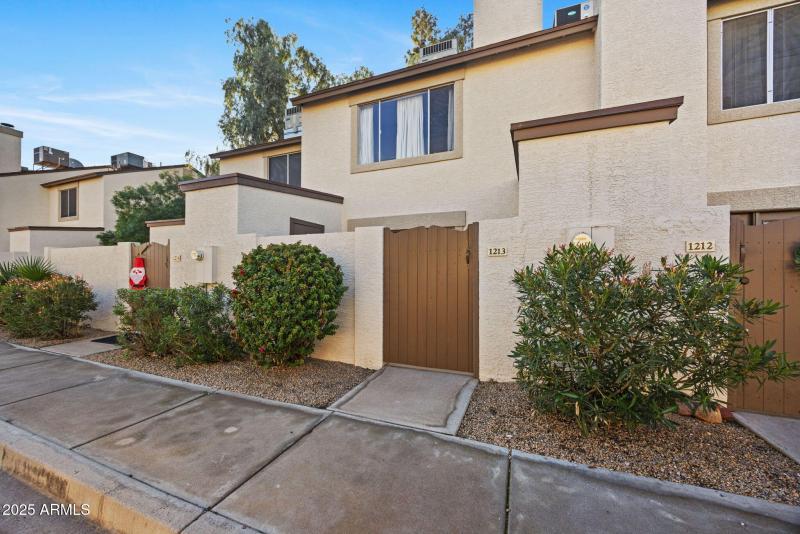 27-web-or-mls-4114-e-union-hills-dr-1213