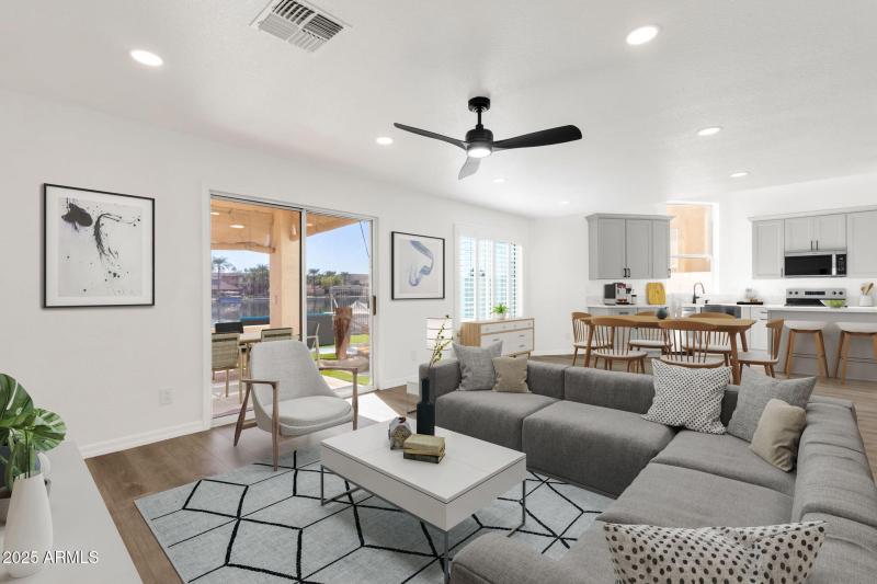 Virtually Staged: OPEN FLOOR PLAN