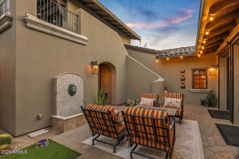 05-Front Court Yards