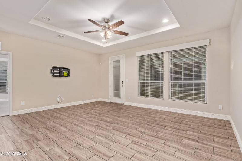 3301 S Goldfield RD 6039