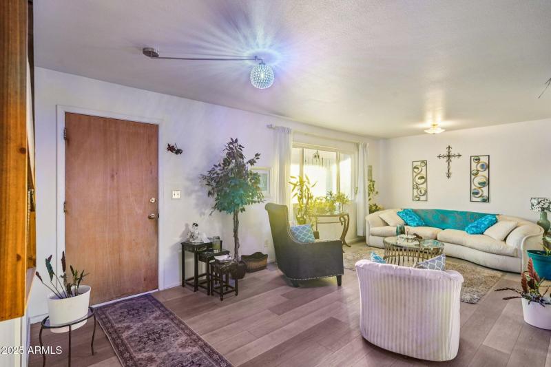 11-web-or-mls-W Connecticut Ave-S2511-00