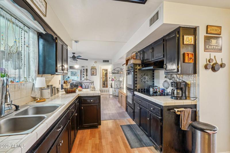 18-web-or-mls-W Connecticut Ave-S2511-01