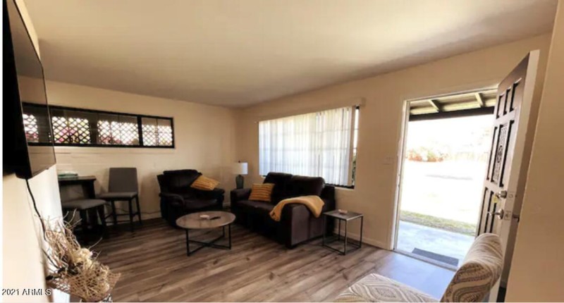 Spacious living room