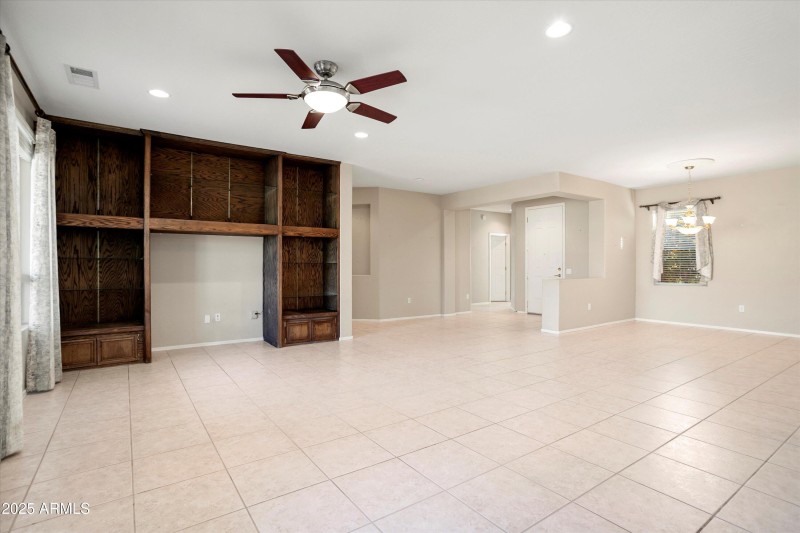 07-19722 N Regents Park Dr