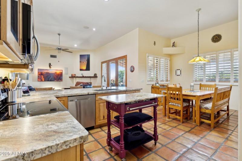 Updated Eat-in Kitchen