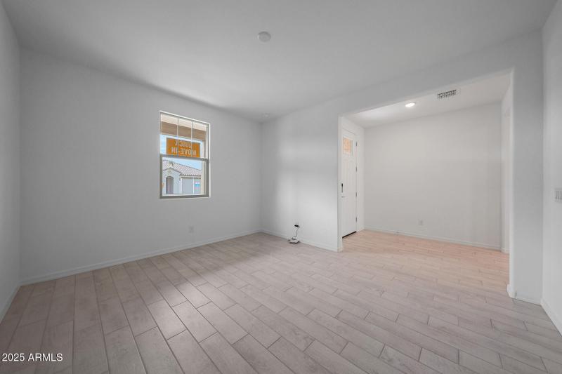 PHX_Landmarke_Lot 1042_Pacific_820_Flex