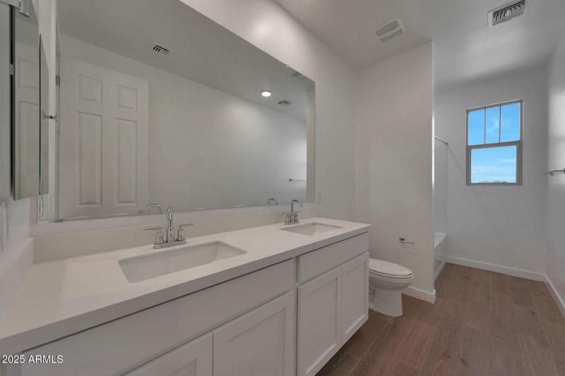 PHX_Landmarke_Lot 1188_redwood_333_bath2