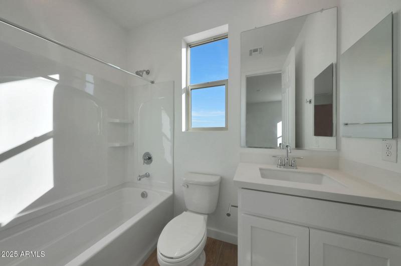 PHX_Landmarke_Lot 1188_redwood_333_bath3