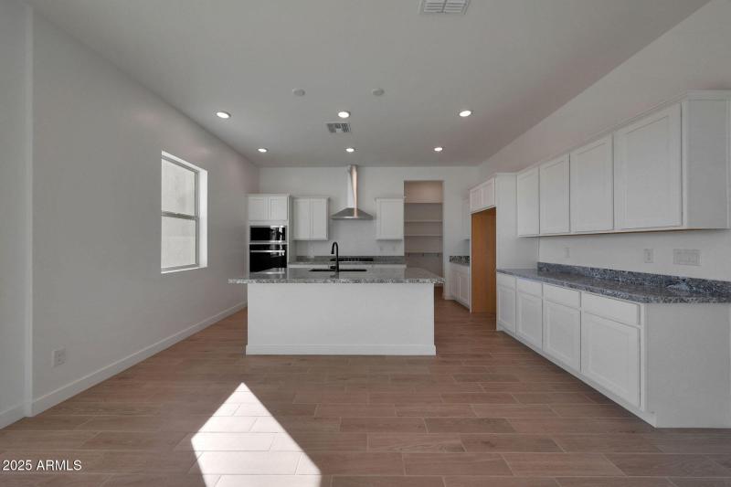 PHX_Landmarke_Lot 1188_redwood_333_Kitch