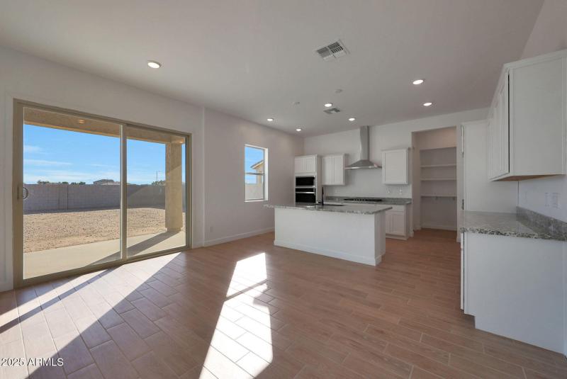 PHX_Landmarke_Lot 1188_redwood_333_kitch