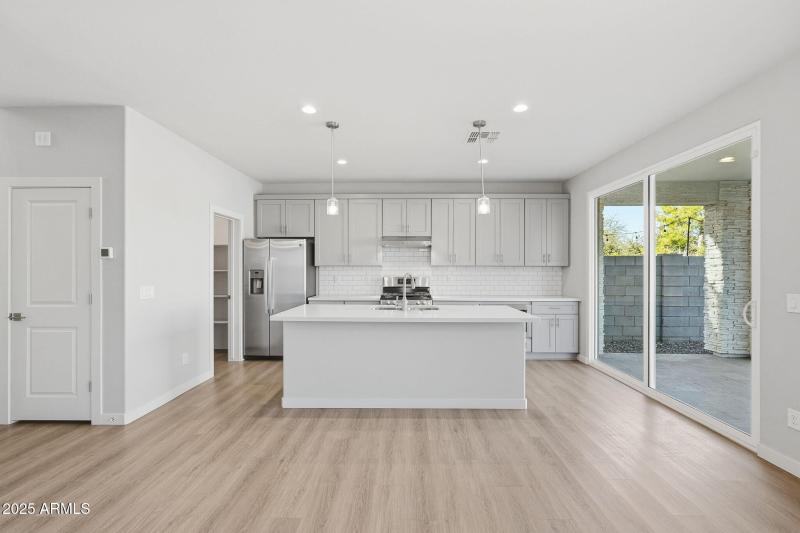 6568 N 15TH DR, Phoenix, AZ 85015