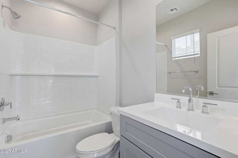 6568 N 15TH DR, Phoenix, AZ 85015