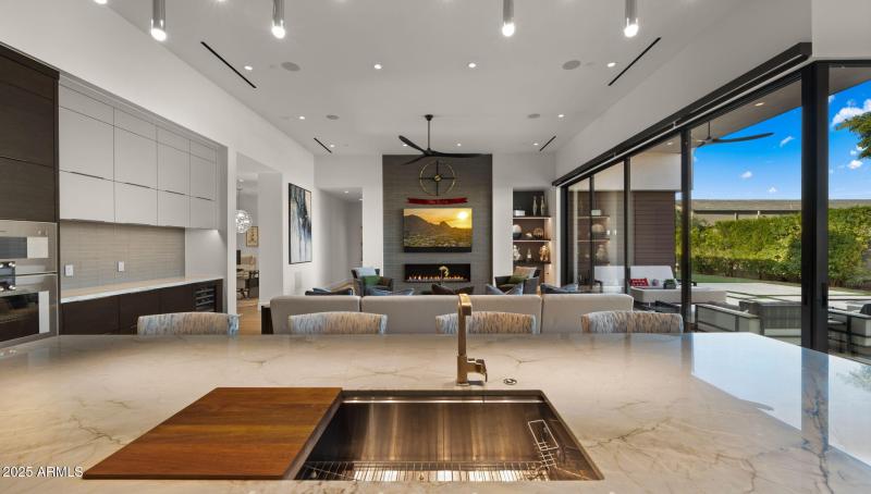 33-web-or-mls-Kitchen1