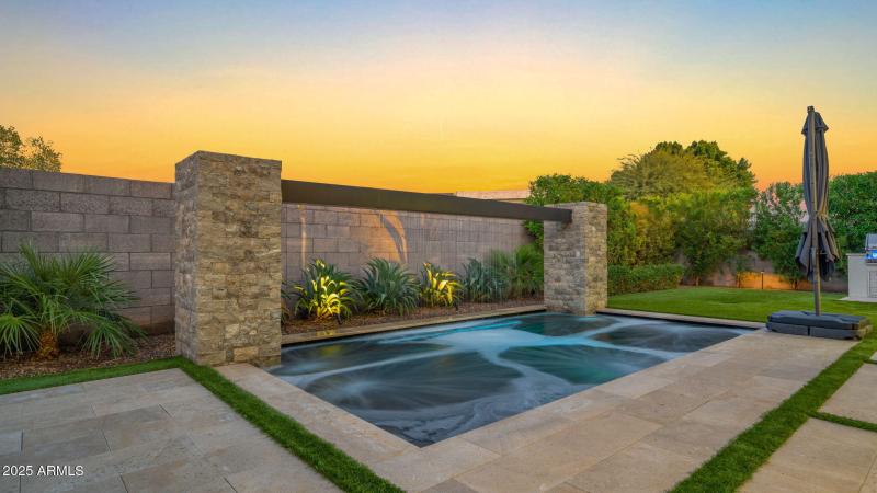 80-web-or-mls-TWILIGHT7