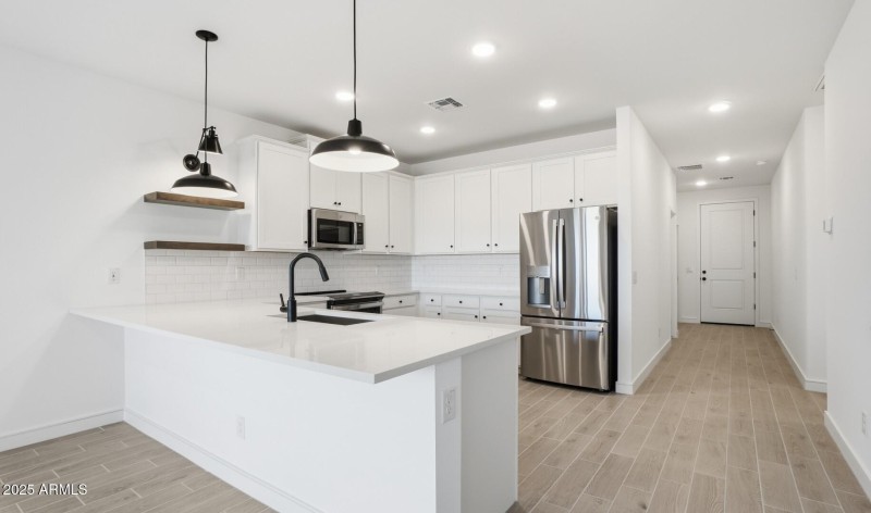 MR Lot #5 Kitchen (4) (Large)