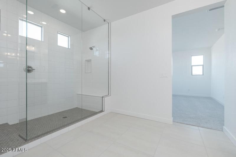 Tri Pointe Soleo 618 - Primary Bath-2MLS
