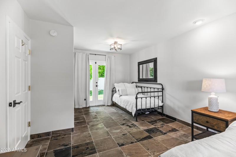 Guest House (5 of 11)