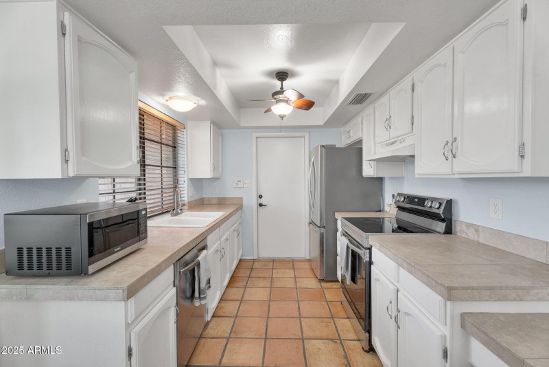 9-web-or-mls-8944 E Friess Dr -10