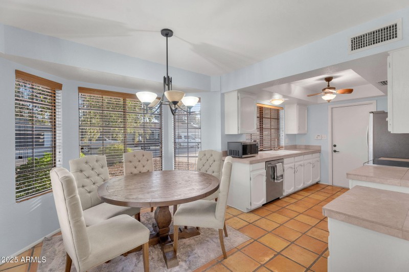 13-web-or-mls-8944 E Friess Dr -12