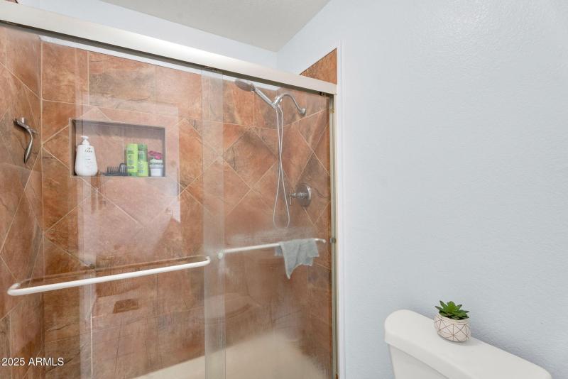 26-web-or-mls-8944 E Friess Dr -25