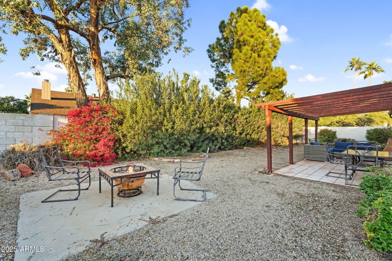 35-web-or-mls-8944 E Friess Dr -37