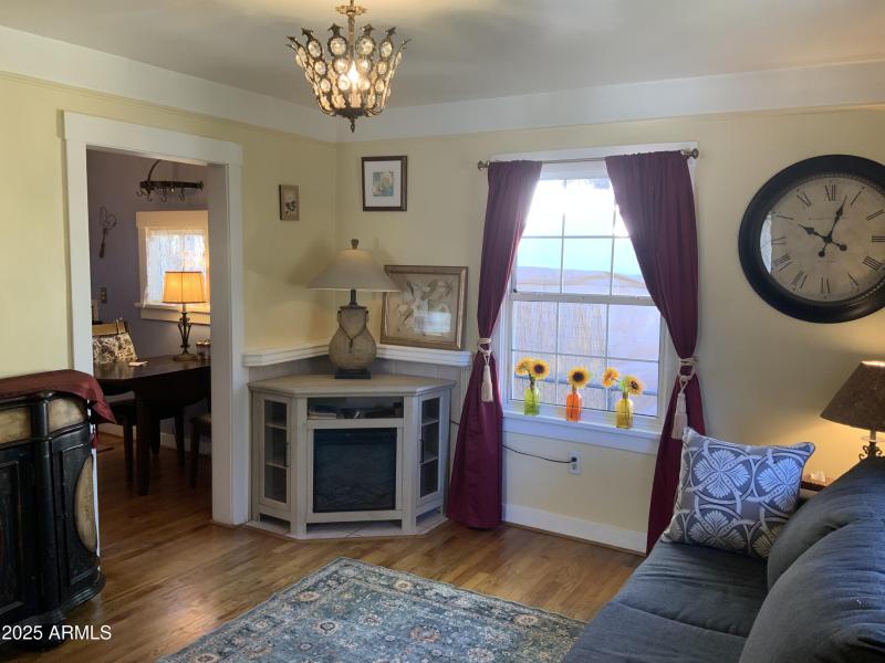 7F8871EE-F3F4-4EE8-B8A6-A060EB623F65