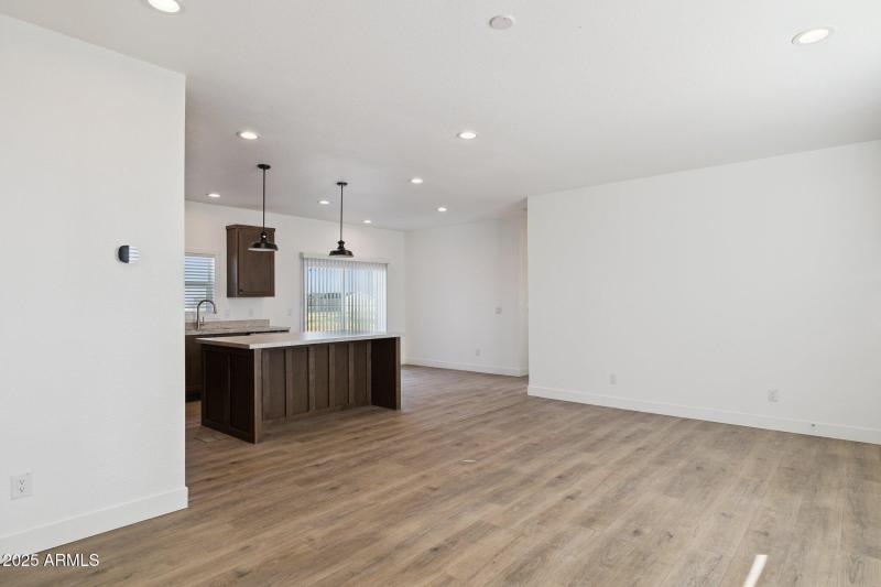 4-web-or-mls-18110-n-amelia-dr