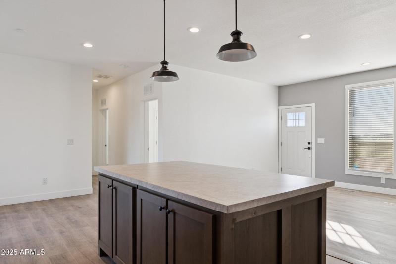 10-web-or-mls-18110-n-amelia-dr