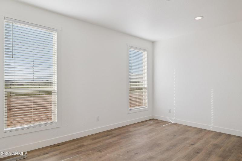 15-web-or-mls-18110-n-amelia-dr