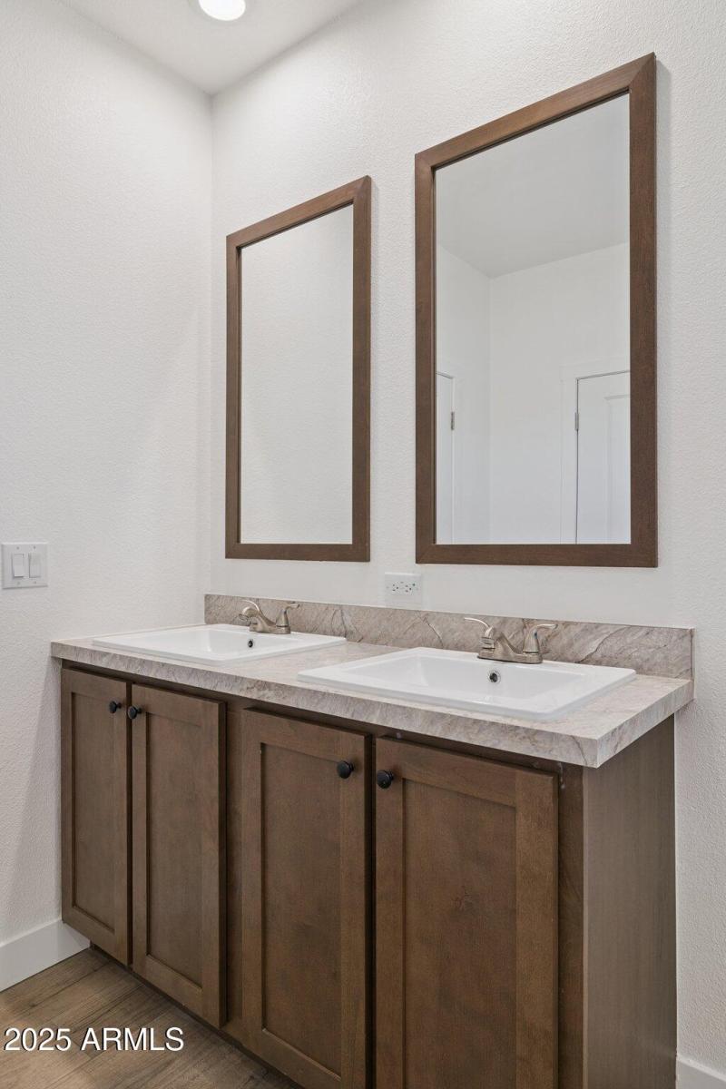 18-web-or-mls-18110-n-amelia-dr