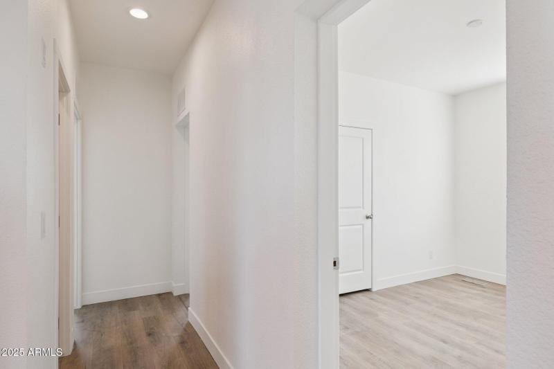 20-web-or-mls-18110-n-amelia-dr