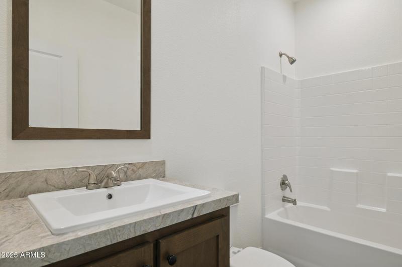 24-web-or-mls-18110-n-amelia-dr