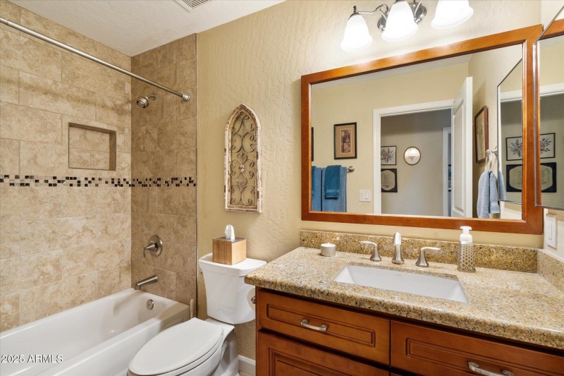 Auxiliary Full Bathroom