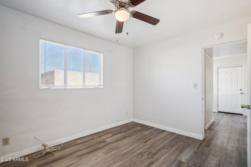 15-web-or-mls-528-e-laurel-dr