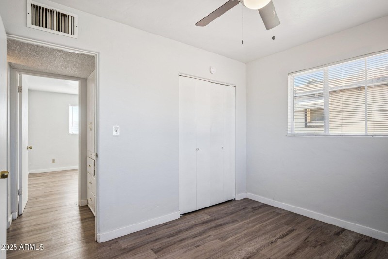 19-web-or-mls-528-e-laurel-dr