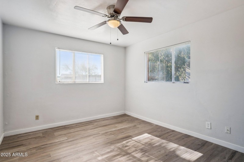 22-web-or-mls-528-e-laurel-dr