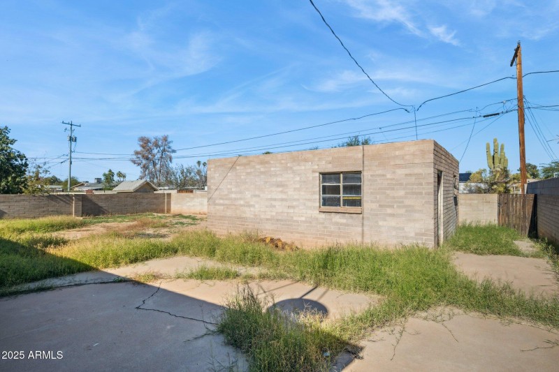 25-web-or-mls-528-e-laurel-dr