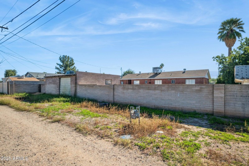 27-web-or-mls-528-e-laurel-dr