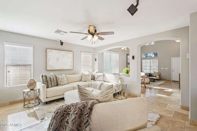 10-web-or-mls-N 63rd Dr-S0412-010