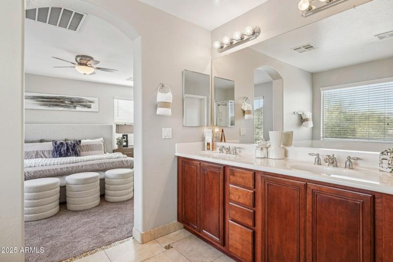 40-web-or-mls-N 63rd Dr-S0412-040