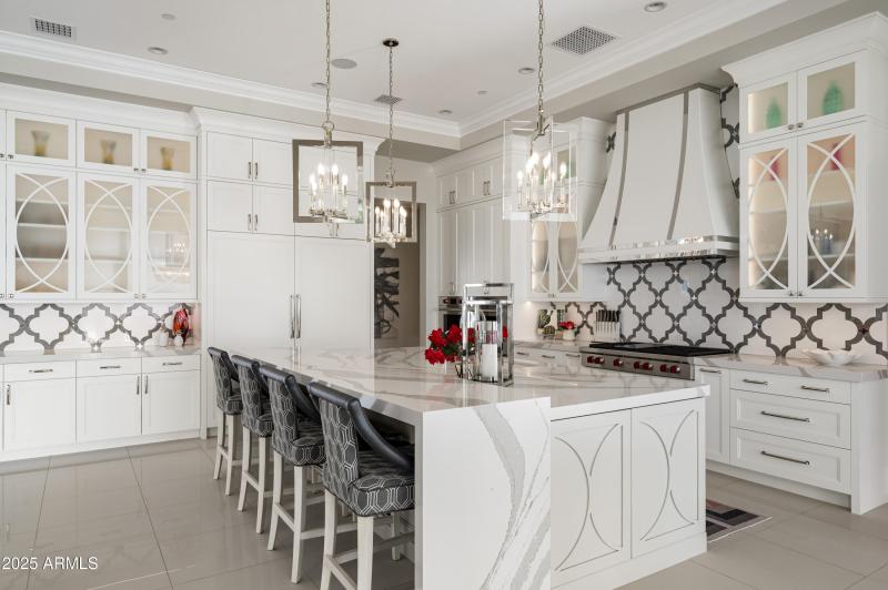 Breakfast Island w/waterfall edge