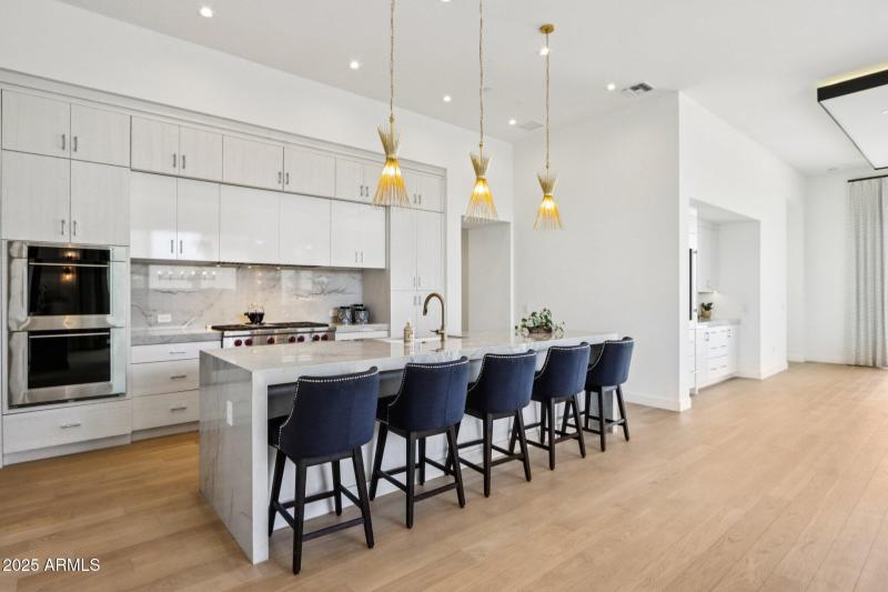 23-web-or-mls-N Cave Creek Rd 1037-S0412