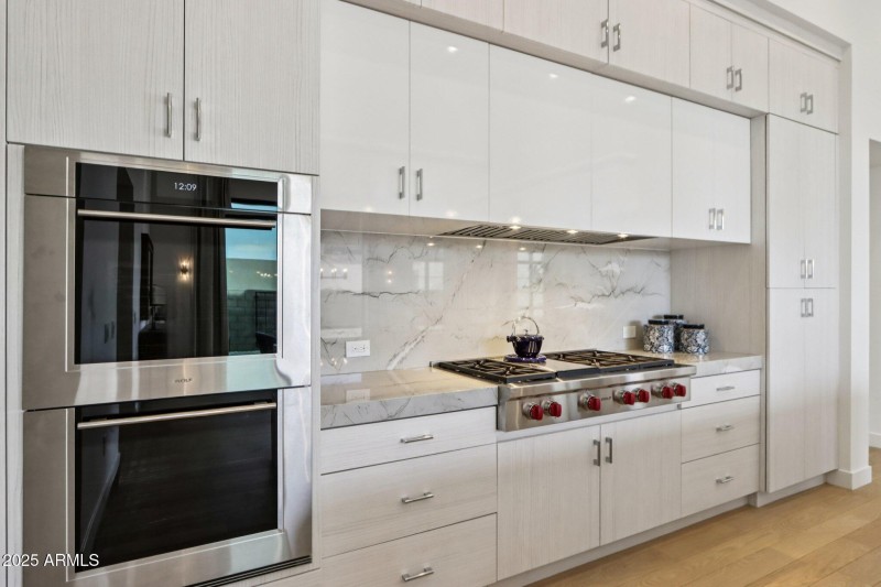 26-web-or-mls-N Cave Creek Rd 1037-S0412