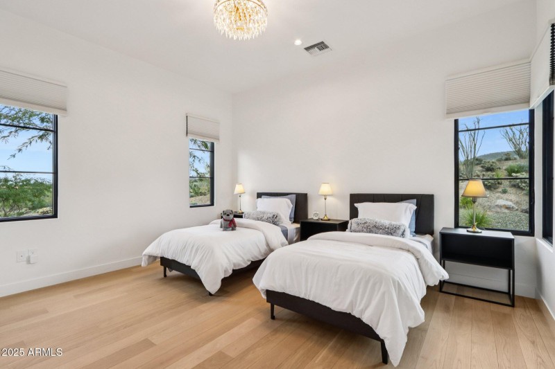 31-web-or-mls-N Cave Creek Rd 1037-S0412