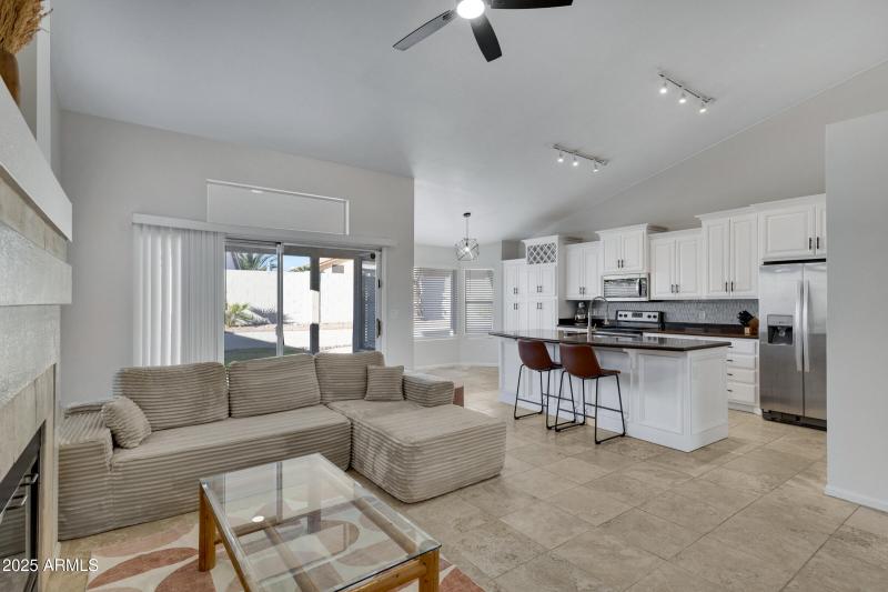 3834 E Windsong Dr-11