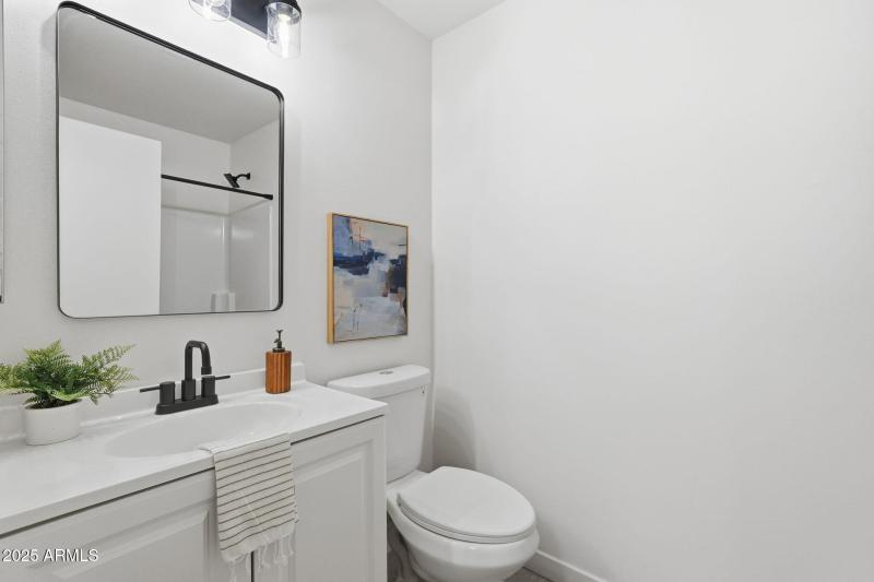 Bedroom 2 Ensuite Bath